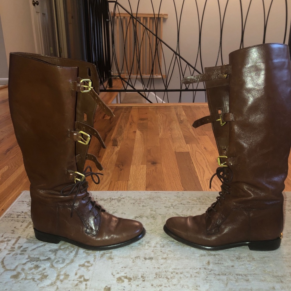 Burberry laced up boots